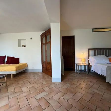 Eleonora Villa *